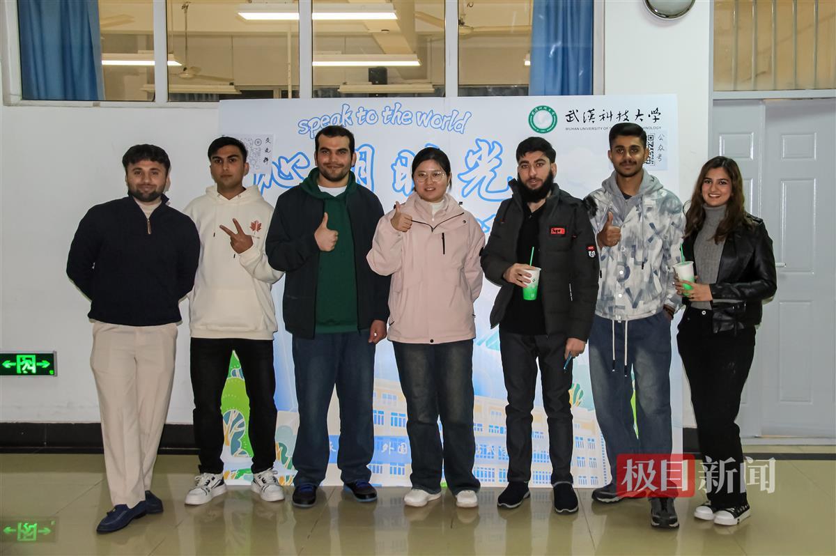 合影.JPG 合影.JPG