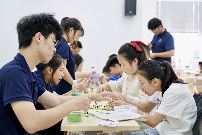 武科大实践团队“智”绘黄梅梦,三维助力乡村教育.docx